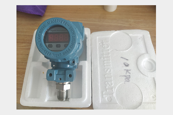 Diffused silicon pressure transmitter intelligent pressure transmitter